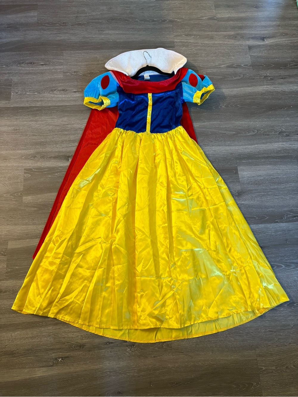 Snow White Adult Costume Size Small w/ Cape, Bow & Petticoat – Halloween PrincE